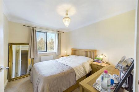 2 bedroom Flat to let in Benham Drive, Spencers Wood