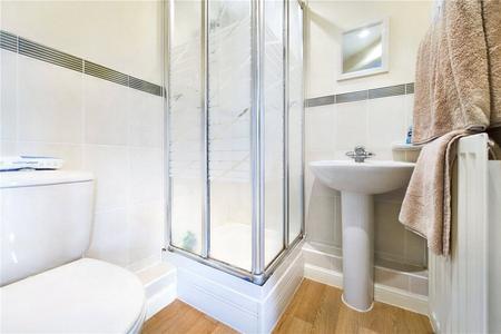 2 bedroom Flat to let in Benham Drive, Spencers Wood