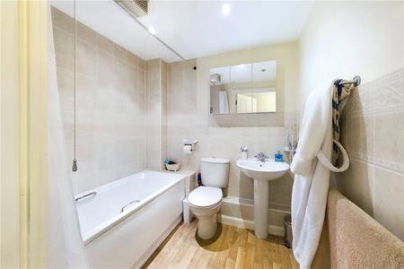 2 bedroom Flat to let in Benham Drive, Spencers Wood