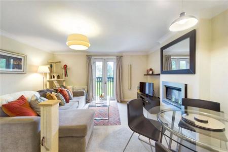 2 bedroom Flat to let in Benham Drive, Spencers Wood