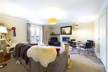 2 bedroom Flat to let in Benham Drive, Spencers Wood