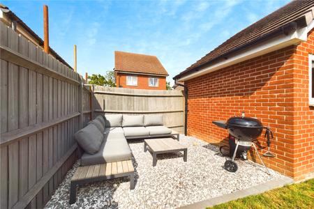 3 bedroom Semi-detached house to let in Albert Close, Spencers Wood