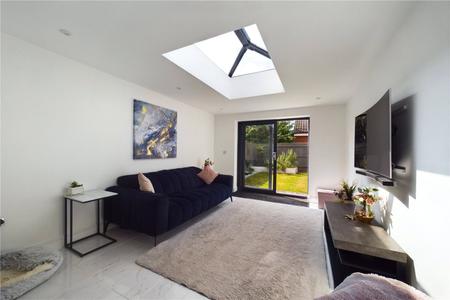 3 bedroom Semi-detached house to let in Albert Close, Spencers Wood