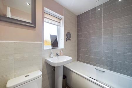 3 bedroom Semi-detached house to let in Albert Close, Spencers Wood