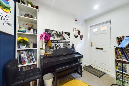 3 bedroom Semi-detached house to let in Albert Close, Spencers Wood