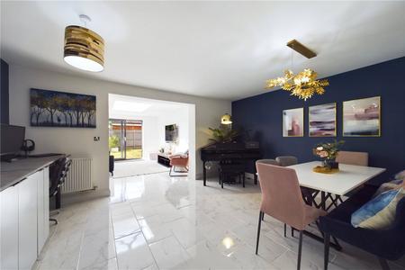 3 bedroom Semi-detached house to let in Albert Close, Spencers Wood