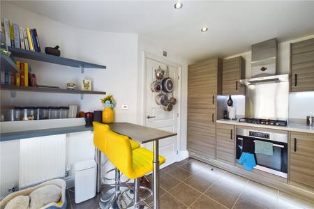 3 bedroom Semi-detached house to let in Albert Close, Spencers Wood