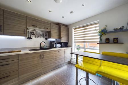 3 bedroom Semi-detached house to let in Albert Close, Spencers Wood