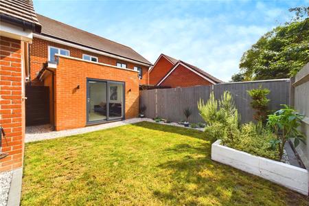 3 bedroom Semi-detached house to let in Albert Close, Spencers Wood