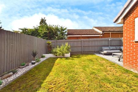 3 bedroom Semi-detached house to let in Albert Close, Spencers Wood