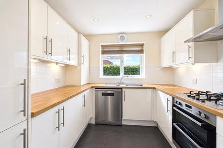 2 bedroom Detached bungalow to let in Swains Road, Tadley