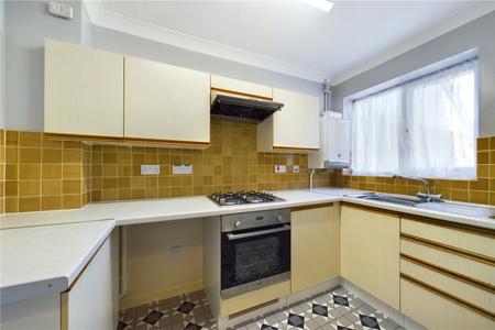 2 bedroom Terraced House to let in Finch Close, Tadley