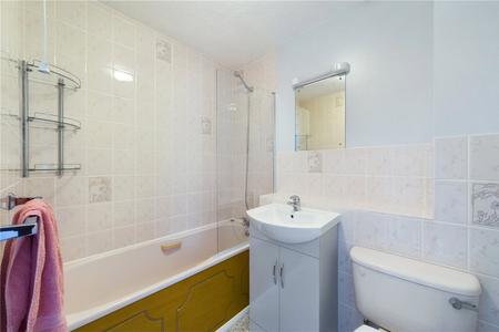 2 bedroom Terraced House to let in Finch Close, Tadley