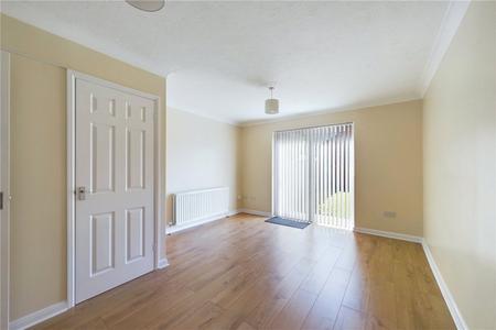 2 bedroom Terraced House to let in Finch Close, Tadley