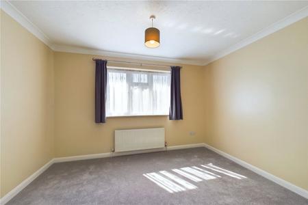 2 bedroom Terraced House to let in Finch Close, Tadley