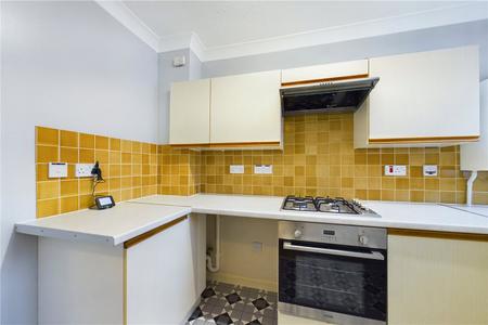 2 bedroom Terraced House to let in Finch Close, Tadley