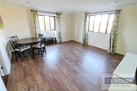 1 bedroom Flat for sale in Chalkstone Close, Welling, Kent, DA16