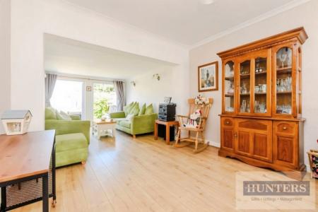 4 bedroom Semi-detached house for sale in Westbrooke Crescent, Welling, Kent, DA16