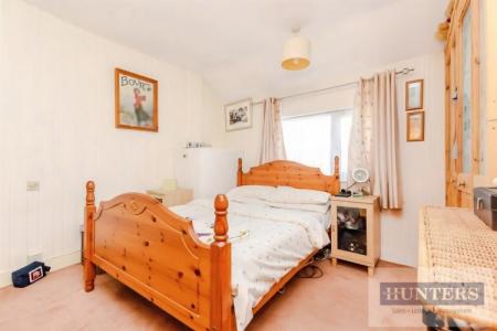 4 bedroom Semi-detached house for sale in Westbrooke Crescent, Welling, Kent, DA16