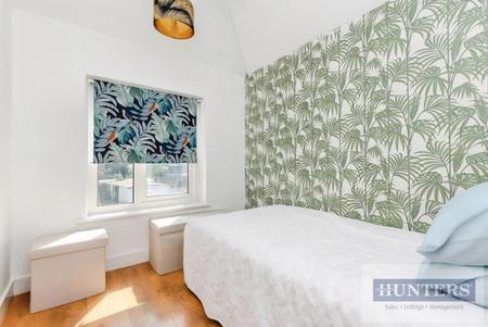 4 bedroom Semi-detached house for sale in Westbrooke Crescent, Welling, Kent, DA16