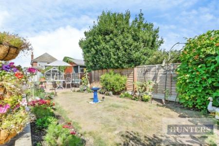 4 bedroom Semi-detached house for sale in Westbrooke Crescent, Welling, Kent, DA16