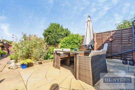 4 bedroom Semi-detached house for sale in Westbrooke Crescent, Welling, Kent, DA16