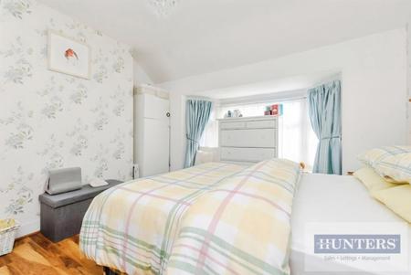 4 bedroom Semi-detached house for sale in Westbrooke Crescent, Welling, Kent, DA16