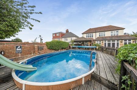 5 bedroom Detached house for sale in Heathview Avenue Crayford, Dartford, Kent, DA1