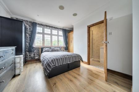 5 bedroom Detached house for sale in Heathview Avenue Crayford, Dartford, Kent, DA1