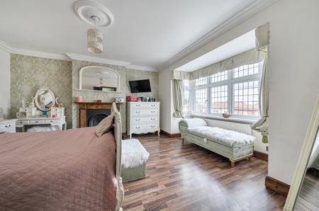 5 bedroom Detached house for sale in Heathview Avenue Crayford, Dartford, Kent, DA1