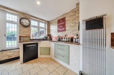 5 bedroom Detached house for sale in Heathview Avenue Crayford, Dartford, Kent, DA1