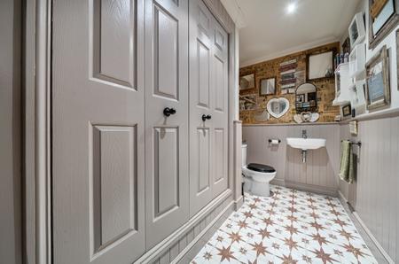 5 bedroom Detached house for sale in Heathview Avenue Crayford, Dartford, Kent, DA1