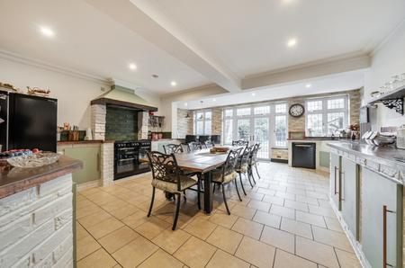 5 bedroom Detached house for sale in Heathview Avenue Crayford, Dartford, Kent, DA1