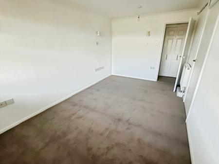 1 bedroom Flat to let in Alicia House, Upper Wickham Lane, Welling, Kent, DA16