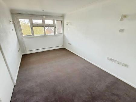 1 bedroom Flat to let in Alicia House, Upper Wickham Lane, Welling, Kent, DA16