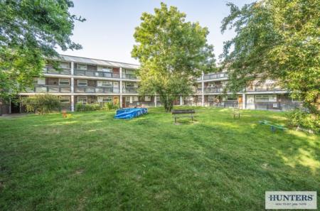 1 bedroom Flat to let in Alicia House, Upper Wickham Lane, Welling, Kent, DA16