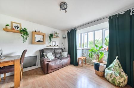 1 bedroom Flat for sale in Chalkstone Close, Welling, Kent, DA16