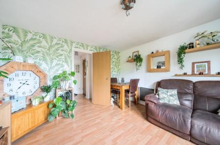 1 bedroom Flat for sale in Chalkstone Close, Welling, Kent, DA16