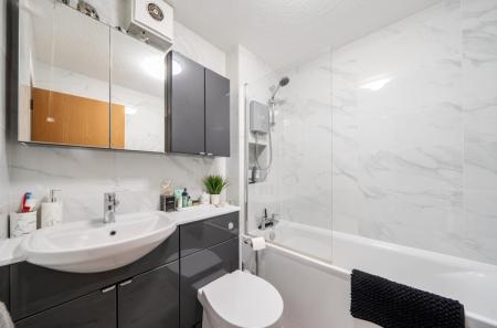 1 bedroom Flat for sale in Chalkstone Close, Welling, Kent, DA16