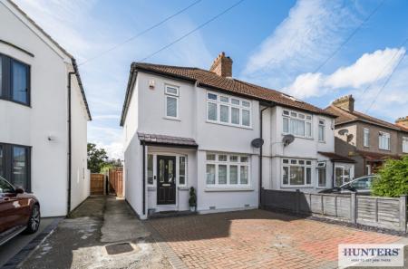 3 bedroom Semi-detached house for sale in Newlyn Road, Welling, Kent, DA16