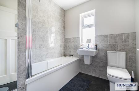 3 bedroom Semi-detached house for sale in Newlyn Road, Welling, Kent, DA16