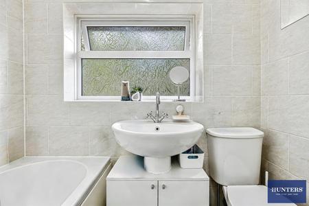 2 bedroom House for sale in Meadow Drive Halifax, HX3 5JX