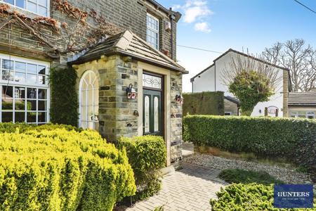 3 bedroom End of terrace house for sale in Ash Tree House, Village Street Norwood Green, Halifax, HX3 8QG