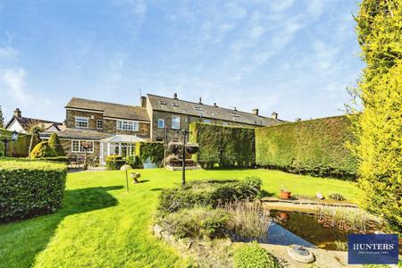 3 bedroom End of terrace house for sale in Ash Tree House, Village Street Norwood Green, Halifax, HX3 8QG