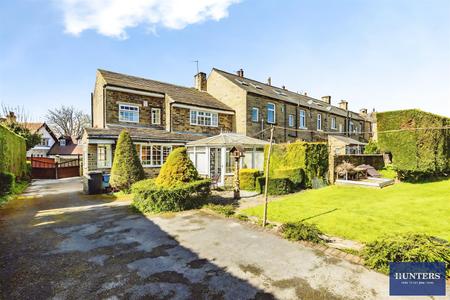 3 bedroom End of terrace house for sale in Ash Tree House, Village Street Norwood Green, Halifax, HX3 8QG