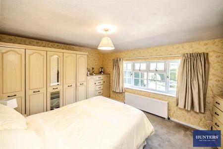 3 bedroom End of terrace house for sale in Ash Tree House, Village Street Norwood Green, Halifax, HX3 8QG