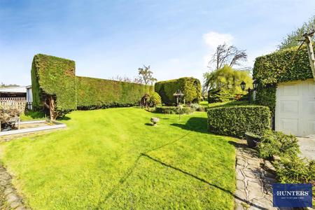 3 bedroom End of terrace house for sale in Ash Tree House, Village Street Norwood Green, Halifax, HX3 8QG