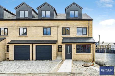5 bedroom Semi-detached house for sale in Beck Gardens, Spring Hall Mills, Mile Cross Road, Halifax