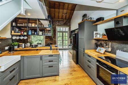 2 bedroom Penthouse for sale in Colne, Barkisland Mill, HX4 0HQ