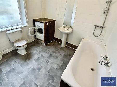 3 bedroom End of terrace house for sale in Diamond Terrace, Halifax, HX1 5RY